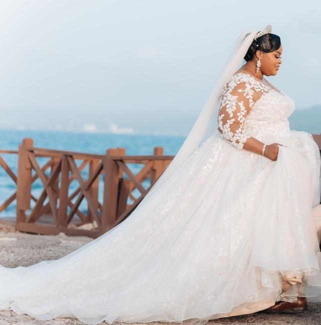 LuxBrides JA - 2