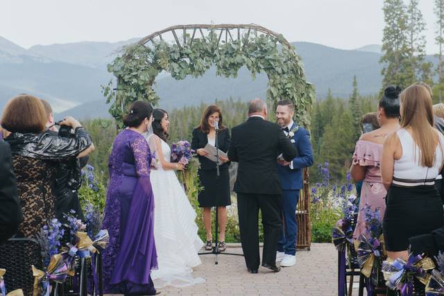 Summit Celebrant - Leslie Ross Officiant 1