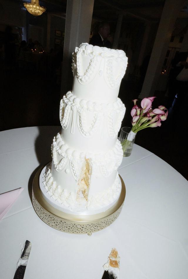 Holly’s Bakes & Cakes - 1