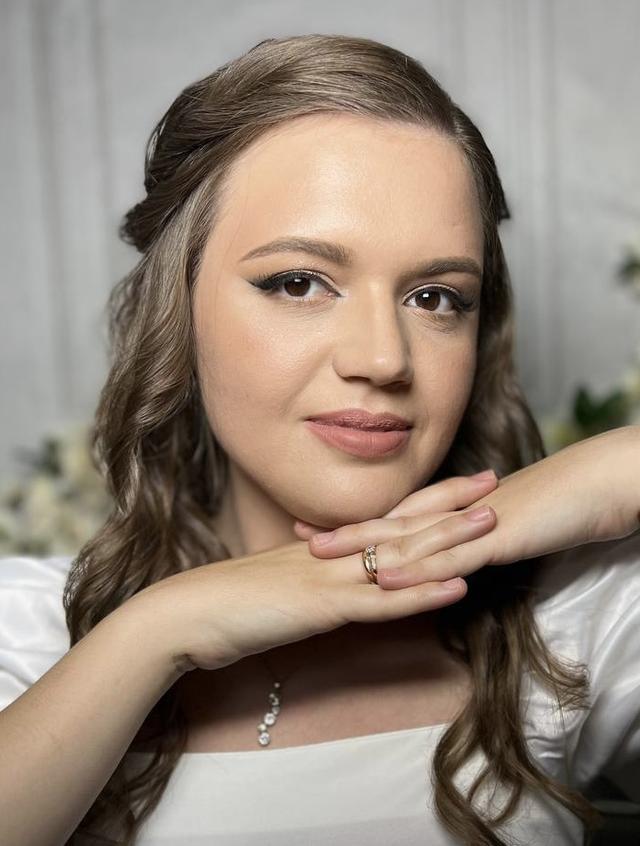 Daryna Bridal Stylist - 1
