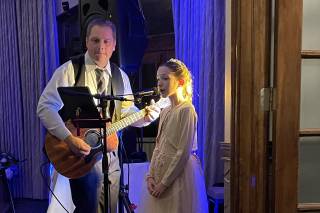 Tom Cash ( Singer/Guitarist/DJ - Emcee ) - 1