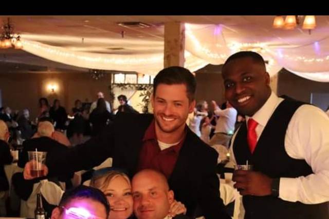 Hemmelgarn Entertainment DJ & Photo Booth Services, LLC 3