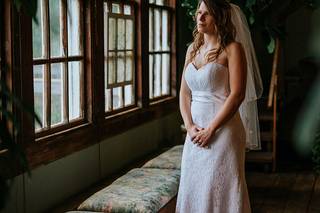 La Boutique de Bridal & Tuxes - 12
