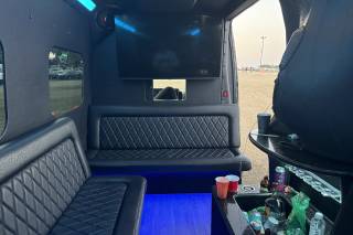 Black Car Everywhere Limousine & Car Service - 1
