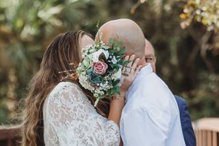 LuxeAfford Events & Custom Decor - 6
