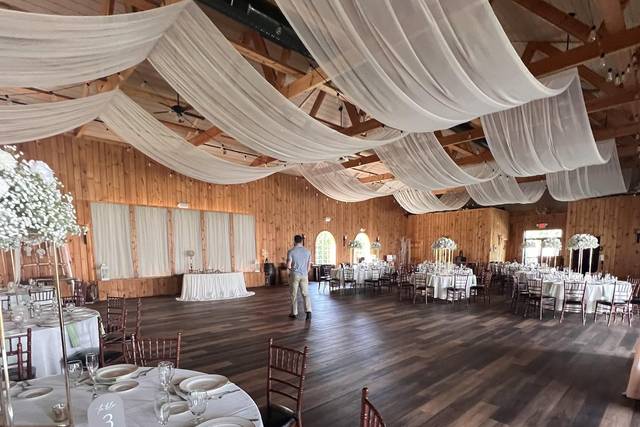 Maneeleys Banquet & Catering and The Lodge at Maneeley's 3