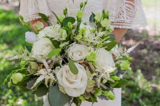 Daisy's Front Porch Flowers, Events & Creative Studio - 30