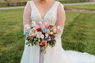 Samantha Greenfield Designs in Floral Artistry - 11
