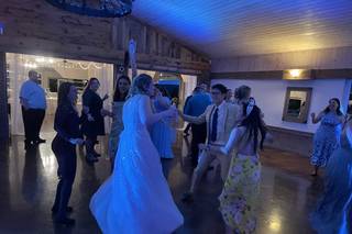 Chantelle Marie Lakehouse & Celebration Hall - 5