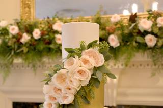 Creme De La Creme Cake Company - 17