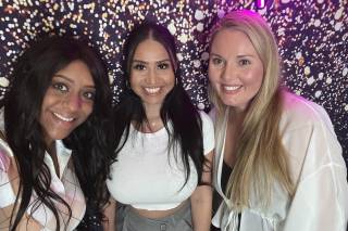 Unphotogettable Floral Walls and Photos Booths - 6