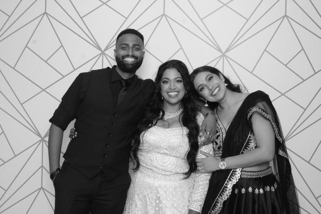 Elite Snaps Photo Booth - 1