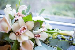 A Man and A Woman Floral Design - 56