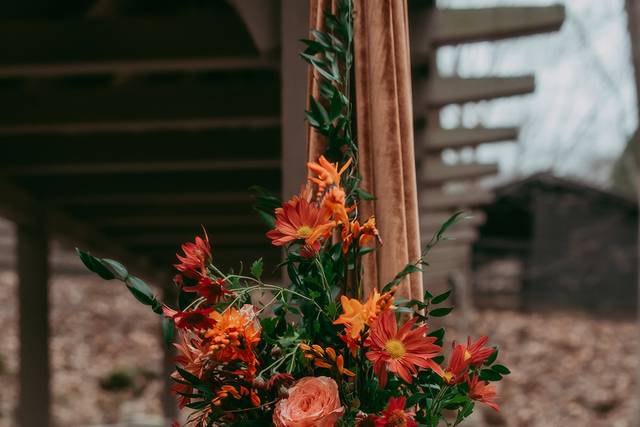 Bucket of Flowers Asheville – Carolina Flowers