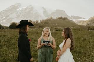 Hillary Lundberg - PNW Wedding Officiant - 13