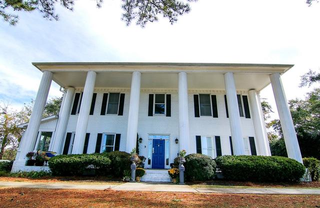 Stone Mountain Manor - 4