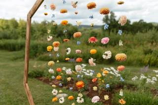 Allioops! Flowers & Gifts - 8