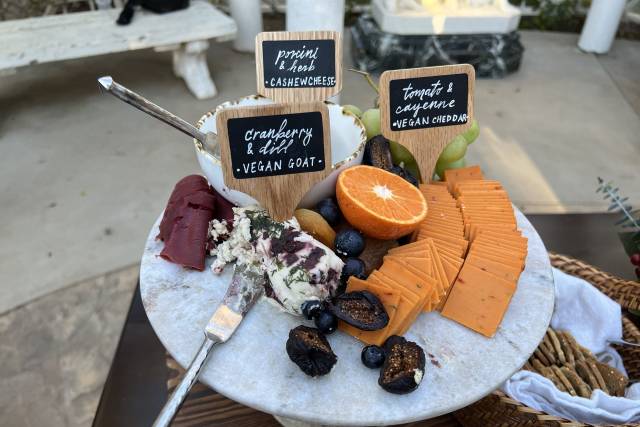 Henri's Exquisite Catering 3