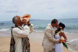 Hawaiian Island Weddings - 21