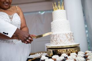 Confections of a Cake - 60