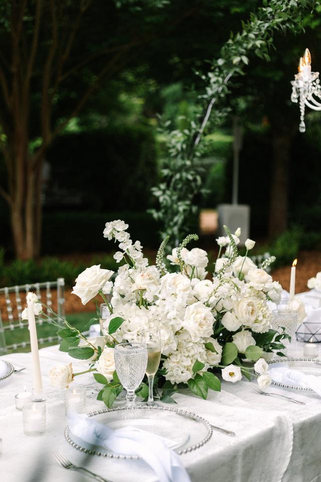 LiviLove Flowers & Gifts - 1