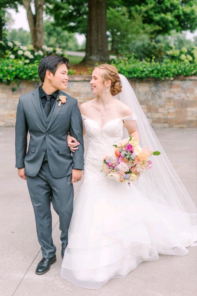 Helga's Bridal and Alteration - 2