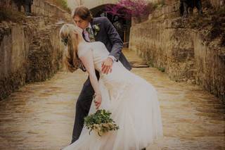 Hand Heart and Crown Weddings - 10