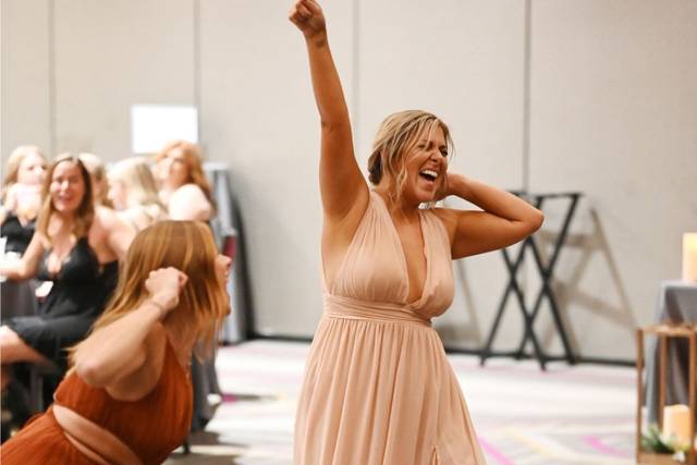Digital Music & Entertainment DJ Service / Photo Booth 4