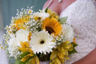 Blushing Blooms Floral Design - 8