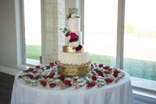 Creme De La Creme Cake Company - 22