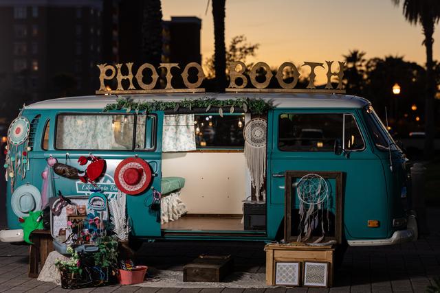 Lily Photo Bus - 1