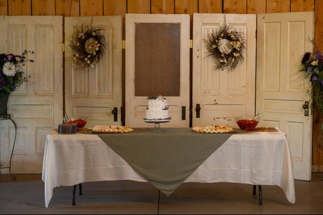 Leven's Bridal Shop and Formal - 1