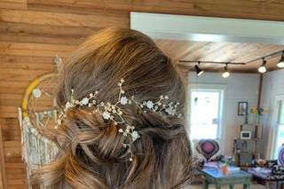 Lovies Salon and Spa - 18