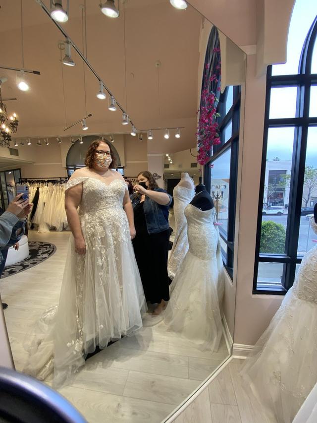 Della Curva (Plus-Size Bridal Salon) - 2