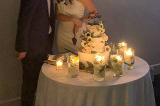 Edible Creations Custom Cakes  - 8