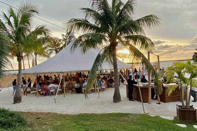 Pierre's Restaurant & Morada Bay Beach Cafe 4