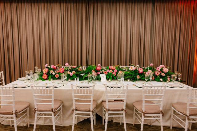 Contempo Linen & Event Rentals 5