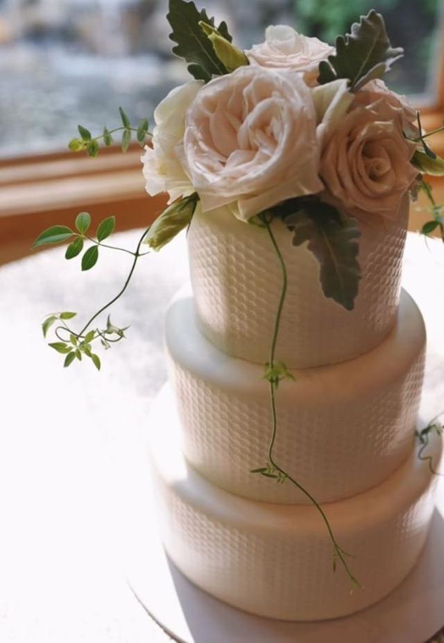 Aunt B's Cakes & Desserts - 3