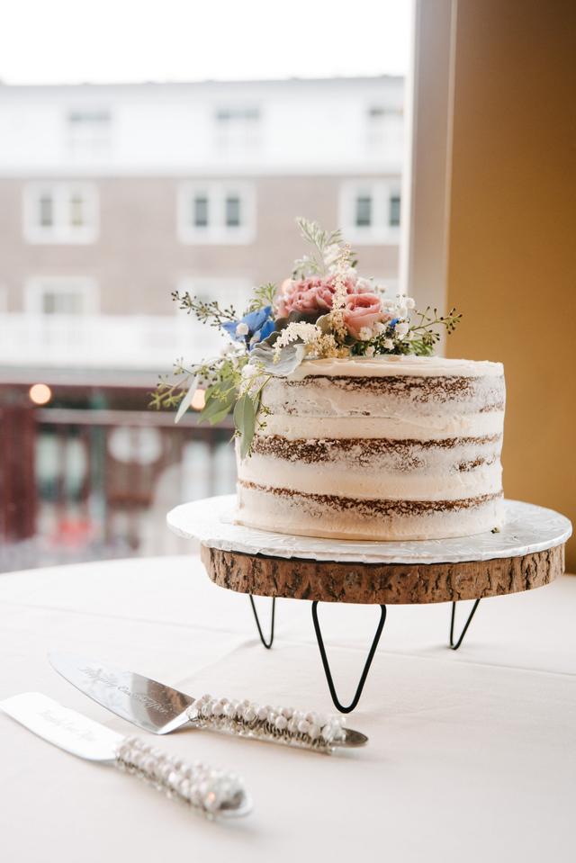 LuAnn's Cupcakes & Bakery - 1