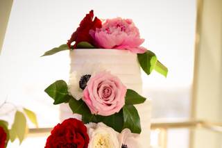 Edible Creations Custom Cakes  - 17