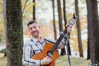 Johnny Breeze Professional DJ, Acoustic Guitar & Piano - 3