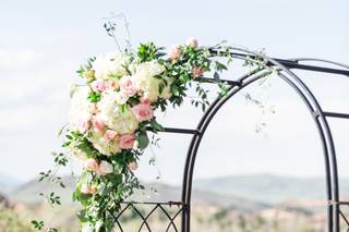 Daisy's Front Porch Flowers, Events & Creative Studio - 86