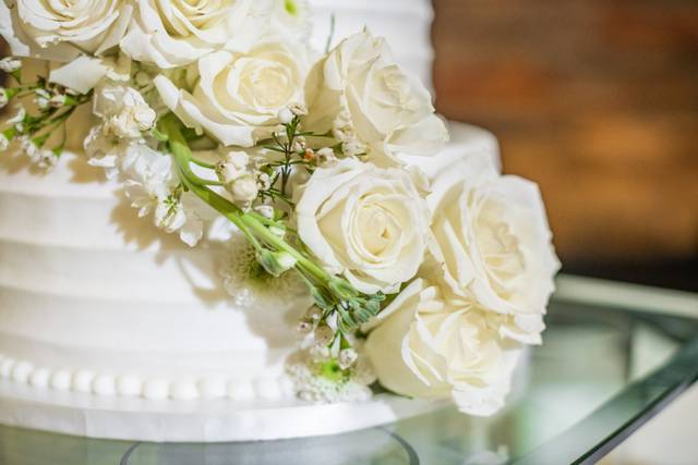Holly's Cakes LLC 5