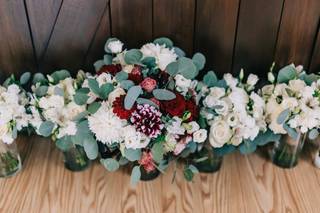 Samantha Greenfield Designs in Floral Artistry - 15