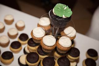 Molly's Cupcakes - 48