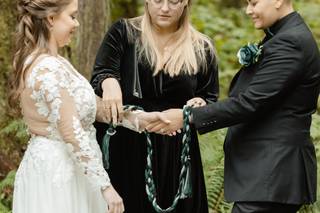Hillary Lundberg - PNW Wedding Officiant - 6