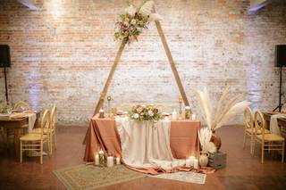 Southern Vintage Table - 57