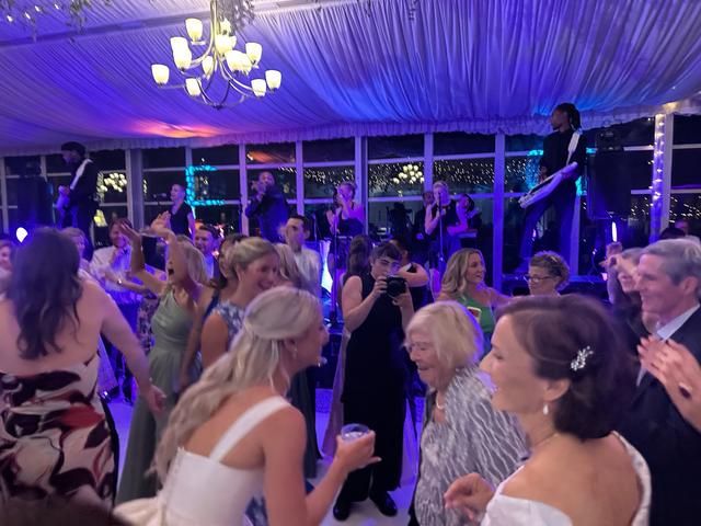 Green Fourteen Weddings - 1