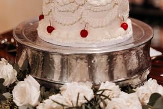 Bee Sweet Cupcakery - 11