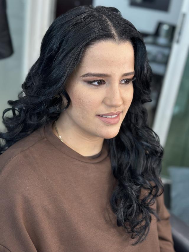Lizzie Ibarra Hair & Airbrush Make-up Artist - 1